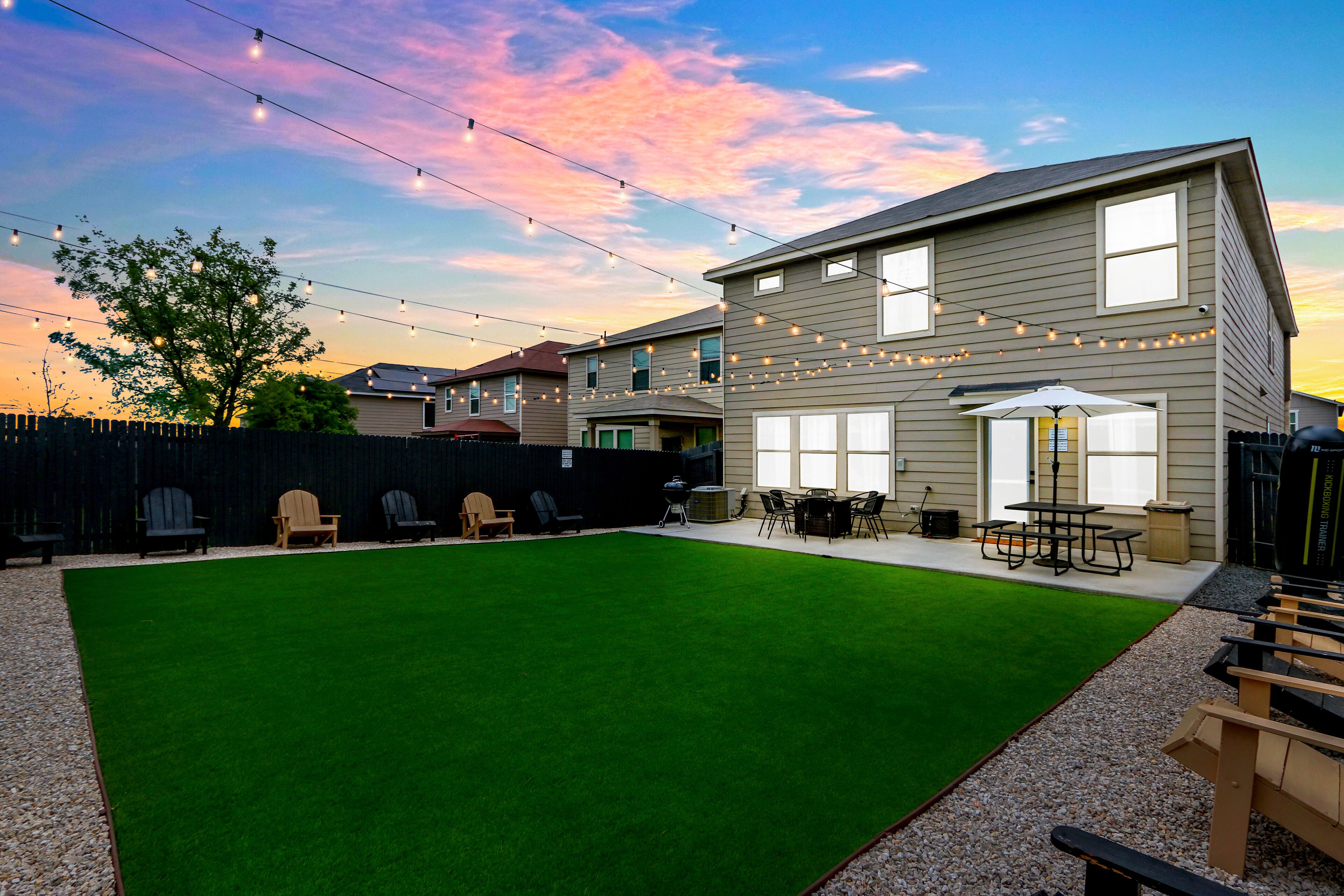 6 BEDROOMS ~ SLEEPS 21 ~ BMT GRADS ~ ASTRO TURF ~ SEA-WORLD ~ RIVERWALK