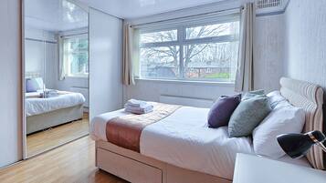 6 makuuhuonetta, työpöytä, silitysrauta/-lauta, ilmainen Wi-Fi