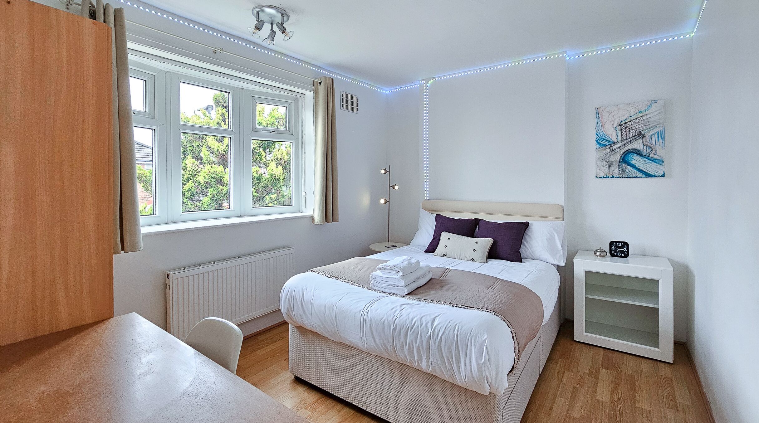 6 bedrooms, desk, iron/ironing board, free WiFi