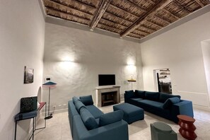 Smart TV, foosball, table tennis - 36 Corso Umberto, downtown Ronciglione. (Ronciglione)