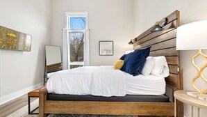 2 bedrooms, iron/ironing board, WiFi, bed sheets - Frisco Suite - 0.1 mi to MTB trail Walk to DT Fay (Fayetteville)