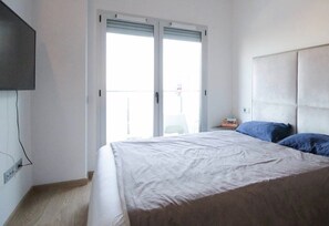 3 habitaciones, tabla de planchar con plancha, wifi y ropa de cama 