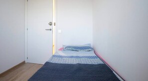 3 chambres, fer et planche à repasser, Wi-Fi, draps fournis