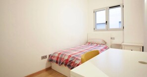 3 chambres, fer et planche à repasser, Wi-Fi, draps fournis