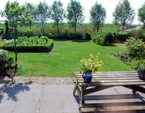 Outdoor dining - Bed In Waterland (Amsterdam)