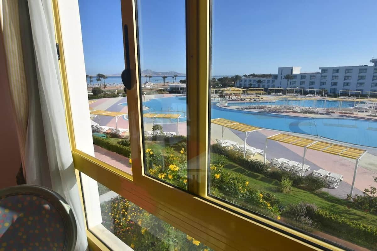 Minibar, coffres-forts dans les chambres, ameublement personnalisé