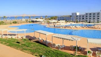 2 piscinas externas