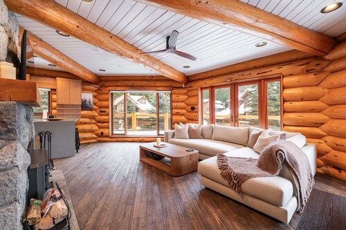 Luxury log chalet | Private hot tub | Ski-in/out