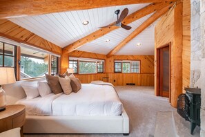 4 soverom, strykejern/-brett, wi-fi og sengetøy