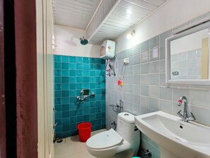 Family Room | Bathroom | Shower, rainfall showerhead, towels - Cozy Homestay (Darjeeling)