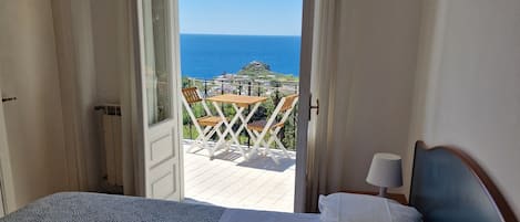 Bureau, Wi-Fi gratuit, draps fournis