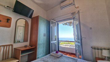 Panoramic Single Room | Desk, free WiFi, bed sheets