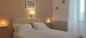 1 dormitori, planxa i posts de planxar, wifi i roba de llit