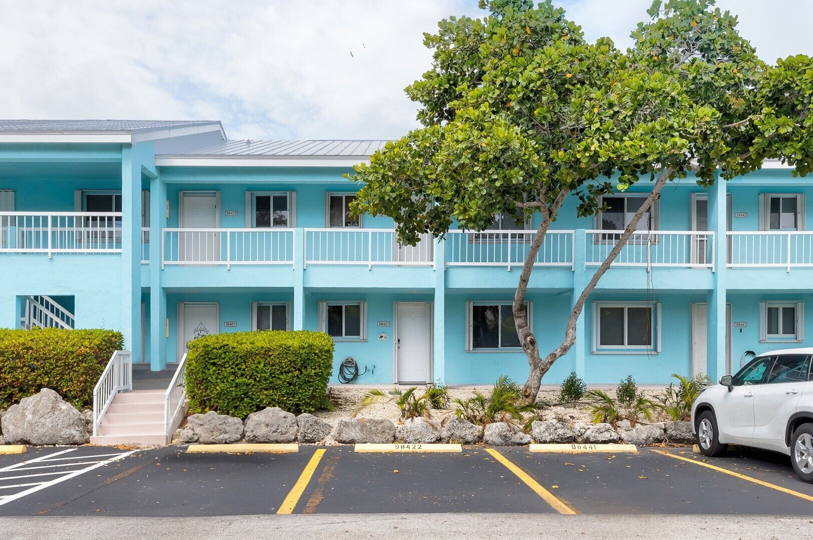 Endless Amenities at This Relaxing Condo in Landings of Largo