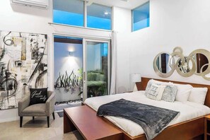 2 habitaciones, tabla de planchar con plancha, cuna de viaje y wifi