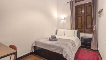 Cortinas blackout, tabla de planchar con plancha y wifi gratis