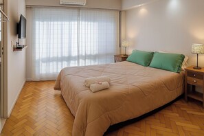 1 bedroom, desk, free WiFi, bed sheets - Apart for 2 Pax, Double bed or 2 Single. Obelisc Area, Colón Theatre Metro Lines (San Nicolas)