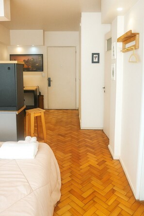 1 bedroom, desk, free WiFi, bed sheets - Apart for 2 Pax, Double bed or 2 Single. Obelisc Area, Colón Theatre Metro Lines (San Nicolas)