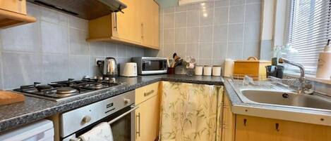 Cookware/dishes/utensils