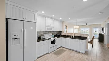 KĂŒhlschrank, Mikrowelle, Ofen, Herdplatte