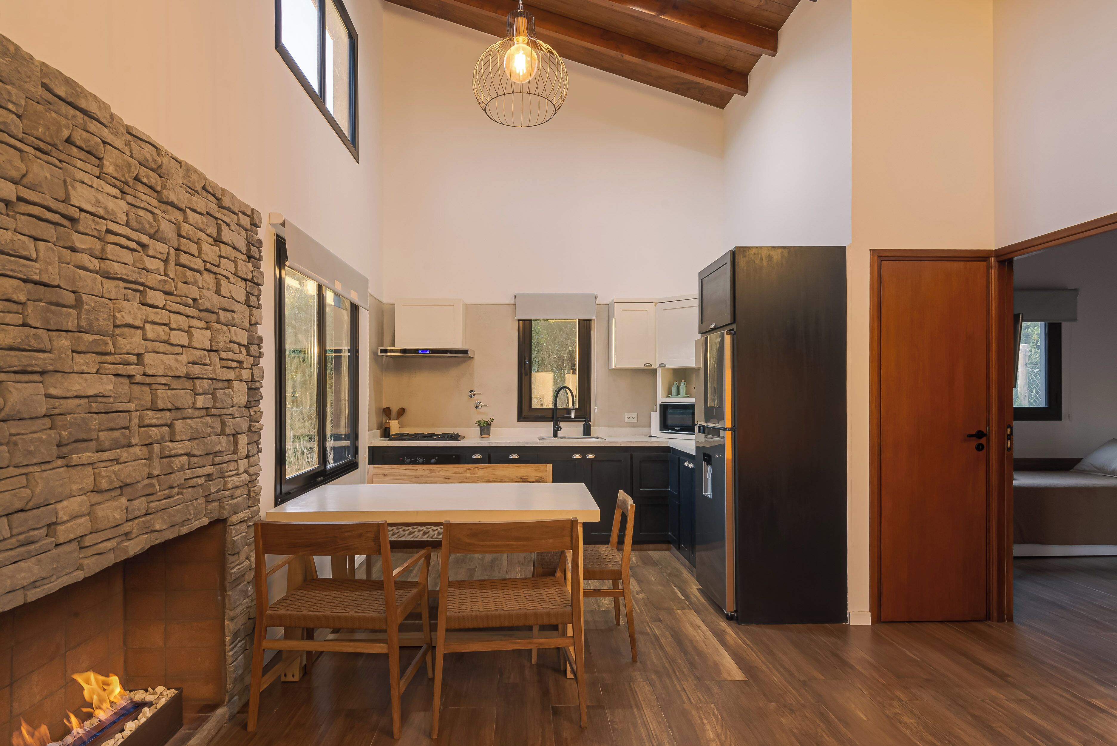 Køleskab, mikrobølgeovn, ovn, kogeplade