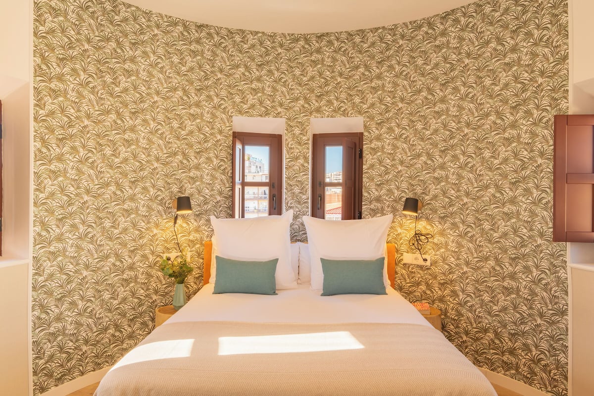 高級公寓, 1 間臥室, 城市景, 高層 | 房內夾萬、遮光窗簾/窗簾、熨斗/熨衫板、免費嬰兒床