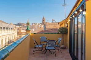 Superior Apartment, 1 Bedroom, City View, Tower | City view - Feelathome Atarazanas Apartments (Málaga)