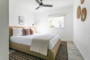 6 bedrooms, desk, iron/ironing board, travel cot