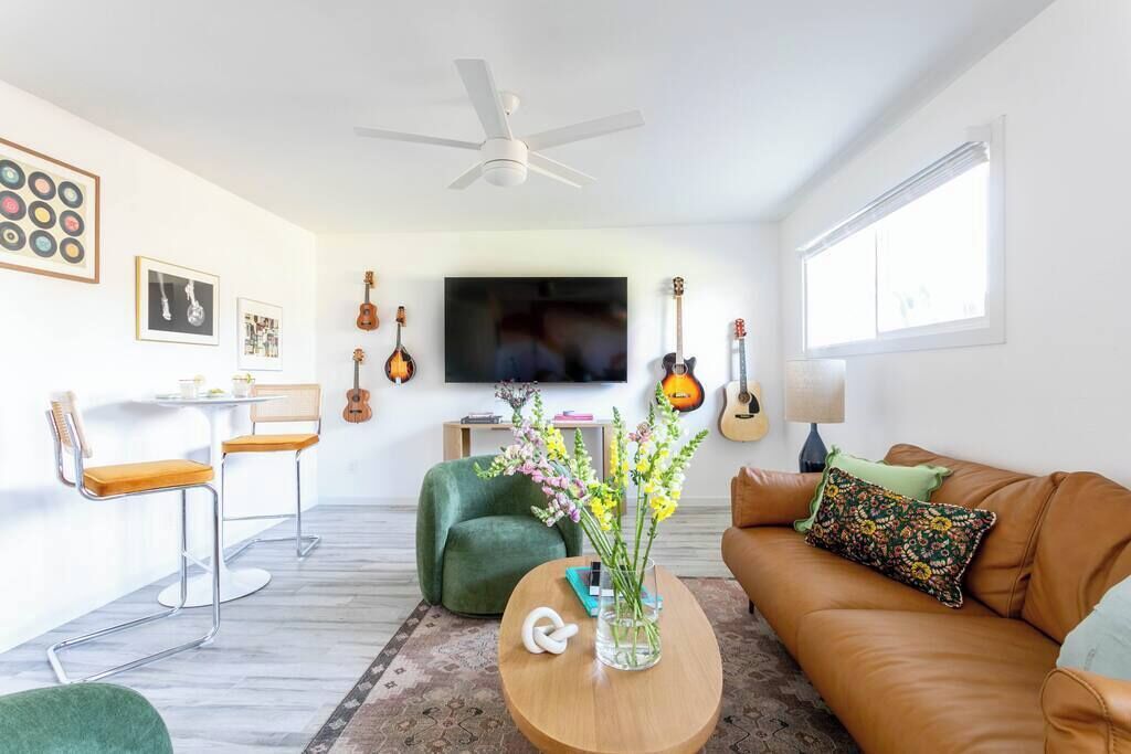 Televisión, estéreo y oficina 