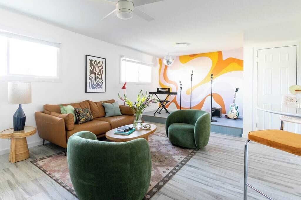 TV, stereo, offices
