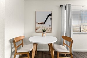 Dining - Beachside Pet Friendly Retreat|New Grass|Laundry (Panama City Beach)