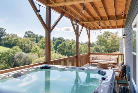 Outdoor spa tub. Serene Luxury Retreat| Hot Tub|Views