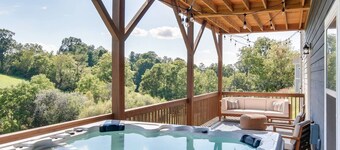 Serene Luxury Retreat| Hot Tub||Views