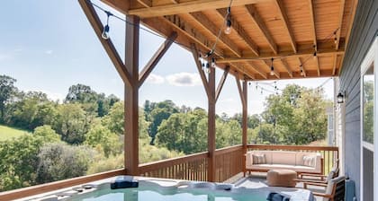Serene Luxury Retreat| Hot Tub|Views