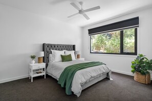 4 bedrooms, iron/ironing board, free WiFi, bed sheets - MAGNIFICENT MAX, SUPERB HOLIDAY LUXURY, ST ANDREWS BEACH, OCEANSIDE, GOLF! (St Andrews Beach)