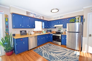 Fridge, microwave, dishwasher, coffee/tea maker - Twin Tree Road 511-Bayside 136th St, W/D, AC, Free WIFI, Pool (Ocean City)