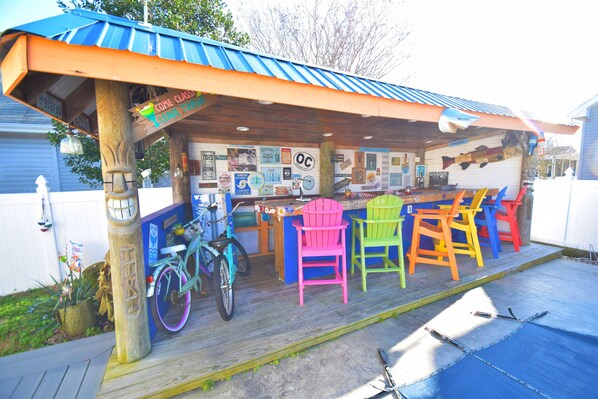Outdoor dining - Twin Tree Road 511-Bayside 136th St, W/D, AC, Free WIFI, Pool (Ocean City)