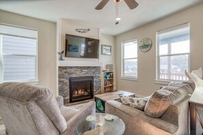 Smart TV, fireplace, video games - Oceanview Includes Arcade the Whale Tale and Arcade! (Depoe Bay)