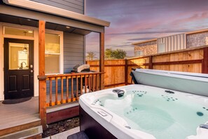 Terrace/patio - Oceanview Includes Arcade the Whale Tale and Arcade! (Depoe Bay)