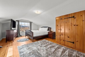 4 bedrooms, desk, free WiFi, bed sheets