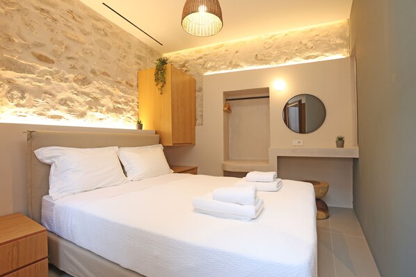 2 bedrooms, iron/ironing board, travel cot, free WiFi - Siroa Tranquil - A minimalistic chic house in the heart of Hermoupoli (Ermoupoli)