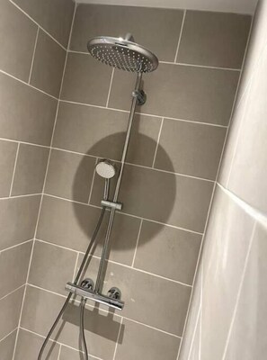 Jetted tub, hair dryer, towels, soap