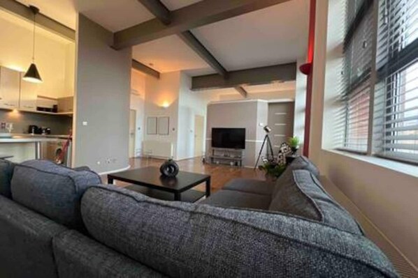 Smart TV - Modern Oasis / Central Location (Birmingham)