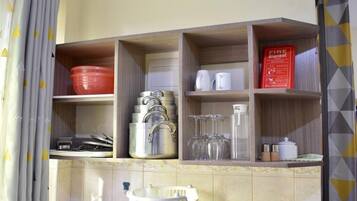 Apartamento executivo | Cozinha privada | Geladeira, micro-ondas, talheres/pratos/utensílios de cozinha