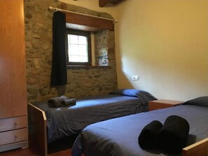 2 habitaciones, tabla de planchar con plancha y wifi gratis 
