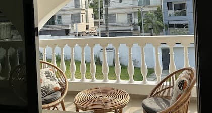 Villa Charmante Avec 3 Chambres et Salles de Bains Privées au Centre D'abidjan !