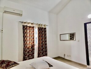 3 bedrooms, WiFi, bed sheets - Villa Charmante Avec 3 Chambres et Salles de Bains Privées au Centre D'abidjan ! (Abidjan)