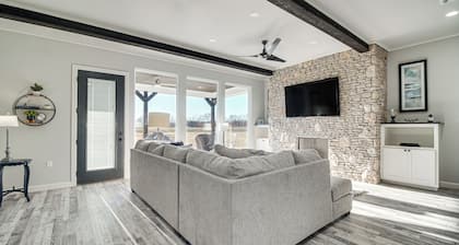 Near Shangri-la: Lake-view Monkey Island Home!