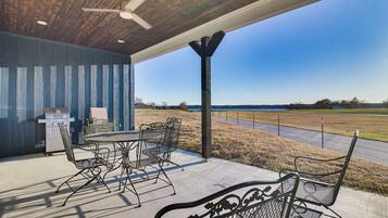 Rumah (3 Bedrooms) | Bagian depan properti