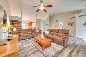 House (4 Bedrooms) | Interior